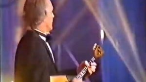 «А любовь права», стихи Михаила Танича, музыка Евгения Мартынова, поёт Валентина Готовцева