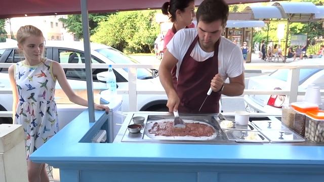 Мода из Таиланда."Жареное" мороженое - пробовали? Как готовят мороженое на улице в Лазаревском. 201