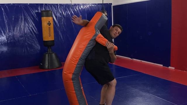 ЭФФЕКТИВНЫЙ БРОСОК С ДОБИВАНИЕМ | Бросок через бедро | Спортовед