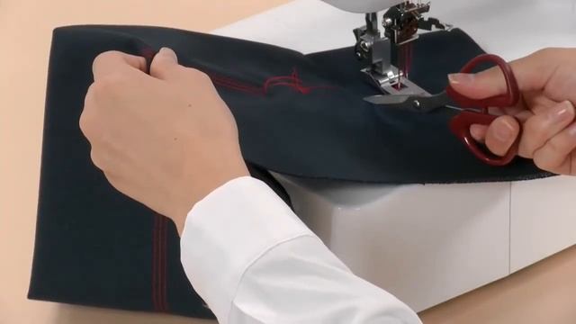 Плоскошовные машины Brother CV3440/3550. Как извлечь ткань после прошивания плоского шва.