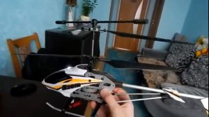 обзор вертолёта на пульте управления SYMA S301G