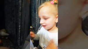 Доченька сама вырвала молочный зуб