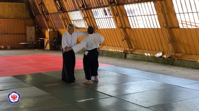 Уширо риоте дори тенчи наге (2 варианта).  Наталья Руднева, 6 дан айкидо Айкикай.