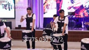 Royal Beats Вынос Свадебного Торта Под Барабаны