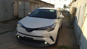 Тойота C-HR 2017 года в самой богатой комплектации.