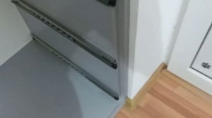Мебель для детской. Монтаж рабочей зоны вдоль окна.