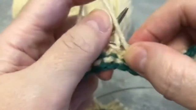 Жилет спицами тёплый и удобный.Фабричный набор. #вязаниеспицами #жилет смотреть онлайн