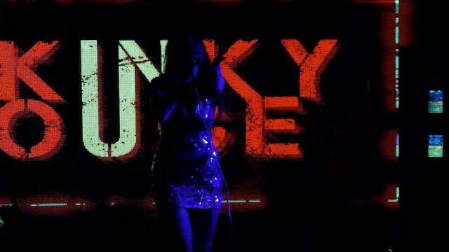 Нашумевшая песня !!! NIKKI - Раз, два, три смотреть онлайн