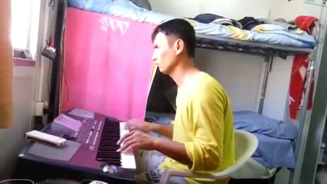 Узбек талант в России зажигает на сентезаторе KORG PA-500 смотреть онлайн
