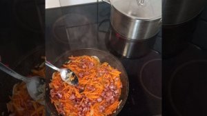 Суп гороховый с сыром и сухариками