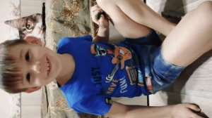 Солдатики! Играем в солдатики! Эмирка играет в солдатиков!