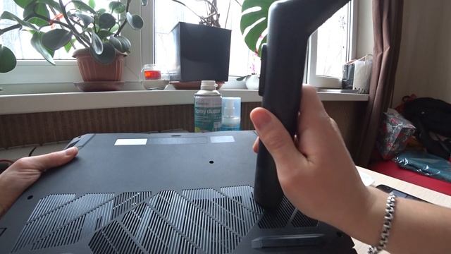 КАК ПОЧИСТИТЬ НОУТБУК от пыли без разборки! Рабочий способ! смотреть онлайн