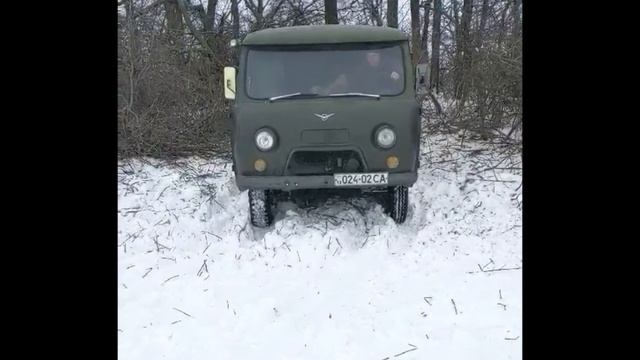 УАЗ-3303-01 vs Зима смотреть онлайн