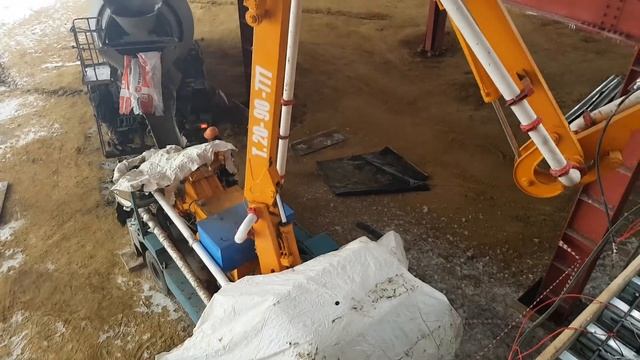 Бетононасос зимой .Красноярск , Аэропорт Емельяново смотреть онлайн