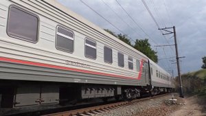 "Сквозь горный Крым". ВЛ10-1869 с пассажирским поездом "Таврия" Севастополь — Санкт-Петербург