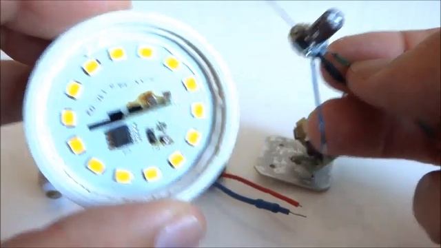 Супер БЛОК ПИТАНИЯ для Светодиодов из Филаментной лампочки Электрик Гений Лайфхаков об этом не знал смотреть онлайн