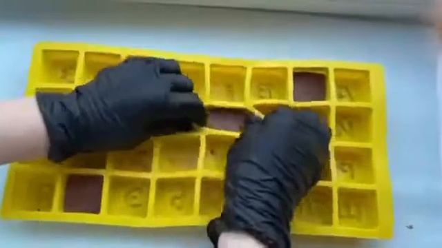 Шоколадные буквы и клубника в шоколаде, делаем узоры