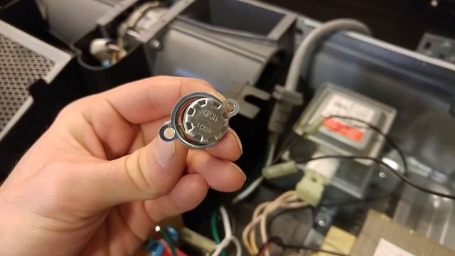 LG Microwave Stopped Working, Test the Thermostat смотреть онлайн