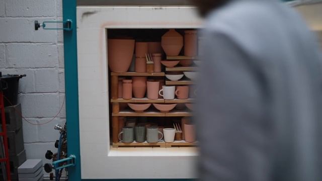 Packing a Kiln Load of Pottery and Gas Firing in Reduction — Narrated Version смотреть онлайн
