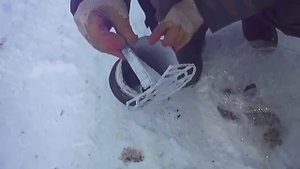 Заправляем ацетиленовый генератор.