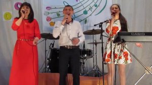 Роза белая, роза алая...
