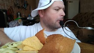 МУКБАНГ КОТЛЕТЫ по киевски и кукурузные чипсы/ОБЖОР луковые кольца.