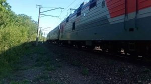 Электровоз ЭП1-302 с фирменным поездом №006Э "Океан" Хабаровск-Владивосток.