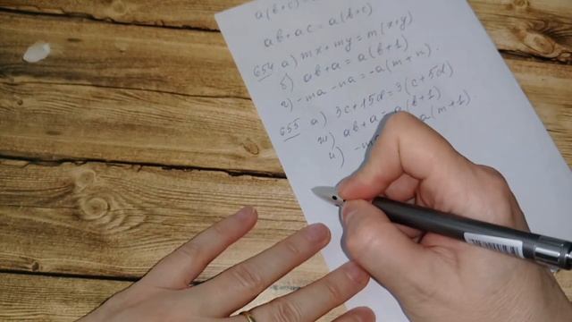 Тема: Вынесение общего множителя за скобки. Стр. 140. Алгебра 7. Макарычев. Под ред. Теляковского. смотреть онлайн