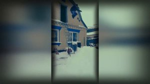 Прыжок  в снег с дома  высота 10 метров