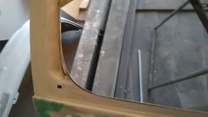 Hyundai Grand Starex Удаляем ржавые места.