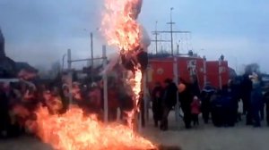 Масленица.Сжигаем чучило!!!!