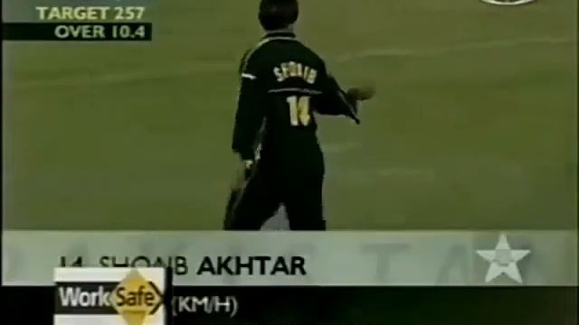 Shoaib Akhtar's fierce over vs Ricky Ponting at Brisbane - 3rd ODI - 19 June 2002