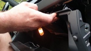 Volkswagen Tuareg установка Бардачка