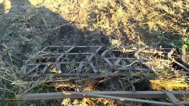 БЕЗ НЕГО НЕ КАК, ПОРА ПОРАБОТАТЬ / РАБОТА ТЯЖЁЛЫМ МОТОБЛОКОМ НА ОГОРОДЕ / СГРЕБАЕТ ,БОРОНУЕТ... смотреть онлайн