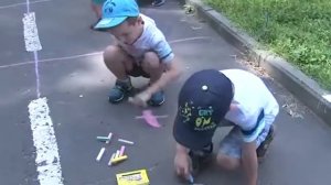 Летние занятия в детском саду Петушок. Стихи на асфальте