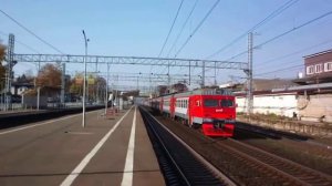 Встреча "Сапсана" и электрички в микрорайоне Сходня