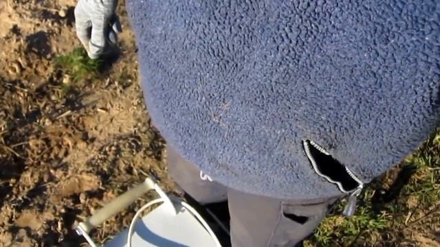 После уборки урожая картофеля осенняя вспашка   Видео обзор электроплуг  6 часть