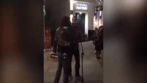 Стив Тайлер в Москве поддержал уличного музыканта