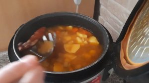 Тушеная картошка с копчеными рёбрами в мультиварке