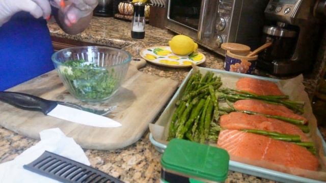 СЕГОДНЯ ГОТОВИМ ОЧЕНЬ ВКУСНЫЙ И СОЧНЫЙ ЛОСОСЬ! смотреть онлайн