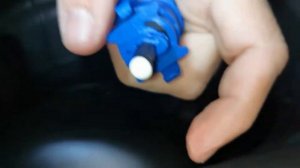 replacing the break switch on Fiat 500: the hidden lock that holds it in place.