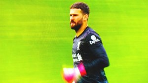 ALISSON WENT FOR THE CORNER AND DID A MIRACLE! ALISSON SCORED A GOAL and saved LIVERPOOL!