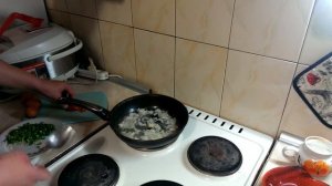 Как жарить яйца с помидорами вкусно и просто