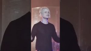 В Германии во время исполнения SHAMAN отключили микрофон Русские зрители начали подпевать вживую