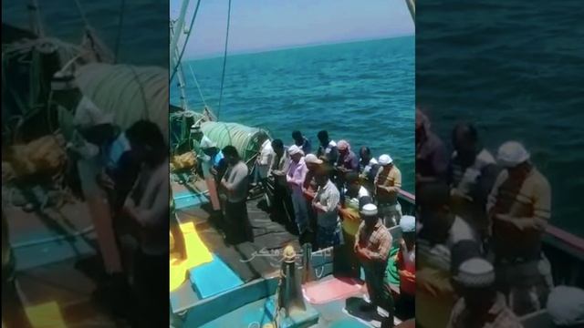 Namaz ON BOAT | RAMZAN FISHERMAN PRAYING ON SHIP | FISHING short video