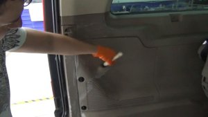 Как почистить салон автомобиля своими руками