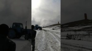 Два Мтз 80 и Паджеро Ио драйв снегу(пакатушка)