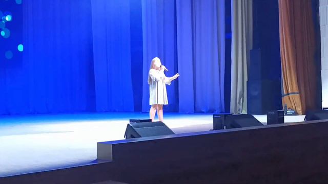 Смелой. Мария Исакова. Композитор Алан Менкен, текст песни Бендж Пасек, Джастин Пол