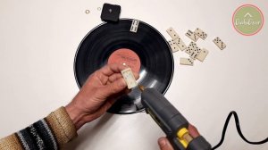 Настенные часы из пластинки и домино своими руками