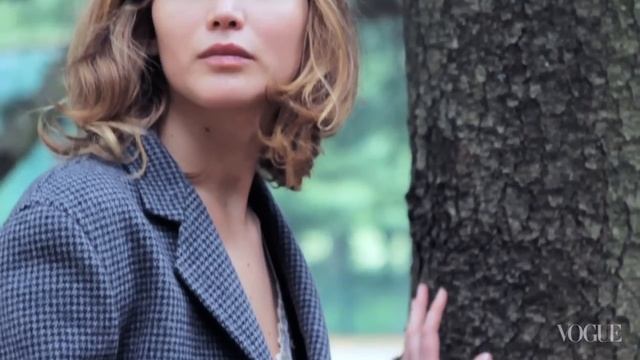 Behind the Scenes with Jennifer Lawrence on Her Cover Shoot смотреть онлайн